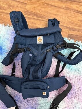 Ergobaby Navy Blue Mesh with Waist Pouch